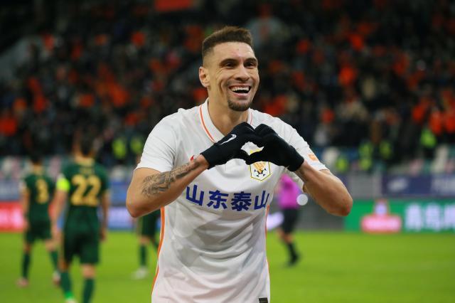 华体会中国官网-泰山不怕火炼搏出平局 功臣感慨“主场”氛围送球衣