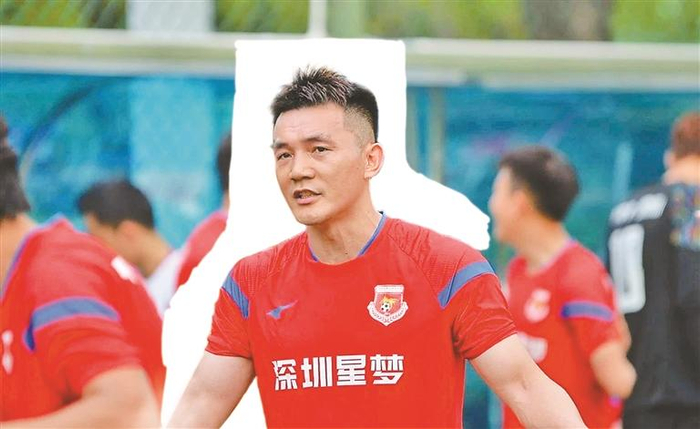 华体会赛事资讯-“民间球王” 十年坚守|足球|黄南夫|草根足球|业余足球|俱乐部_新浪体育_新浪新闻